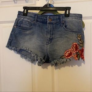 Cut Off Shorts with Rose Appliqués